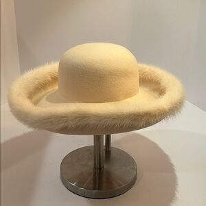 Chic Cream Fur-Trimmed Women's Hat